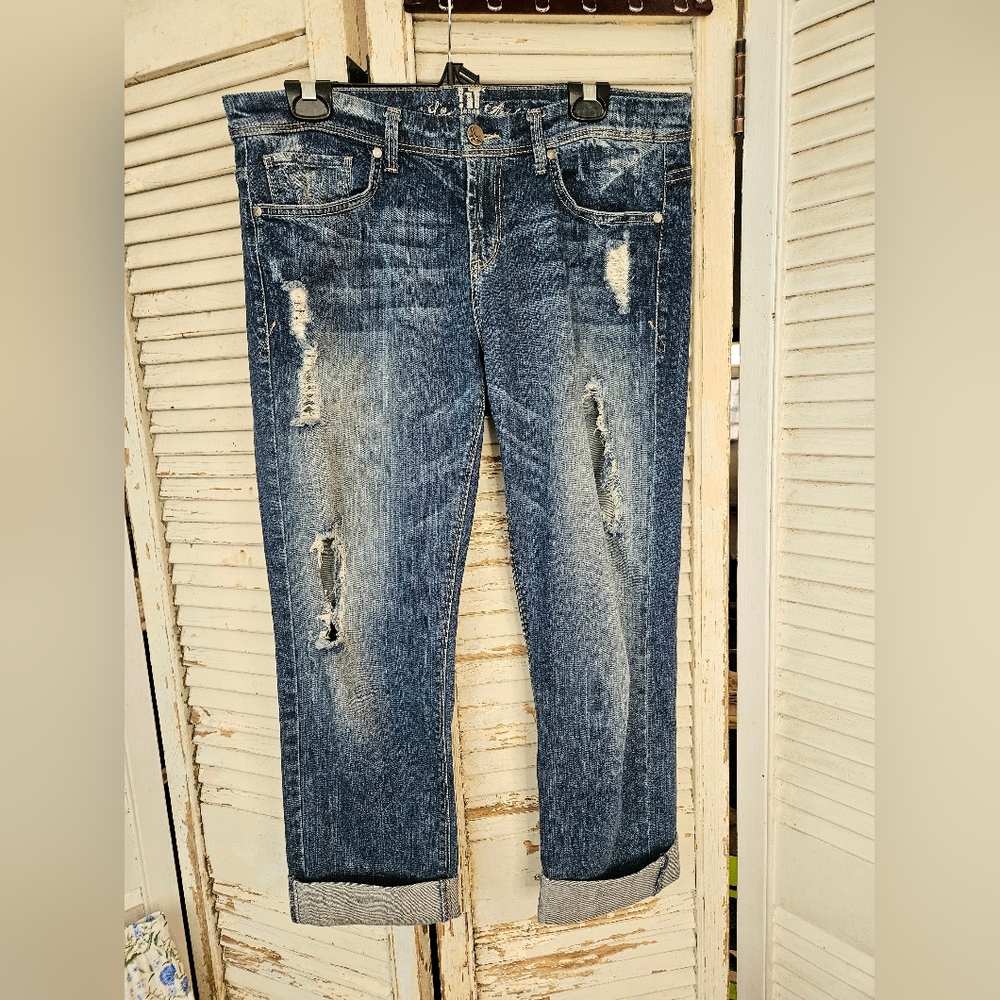 IT Ellie midrise distressed boyfriend jeans sz30